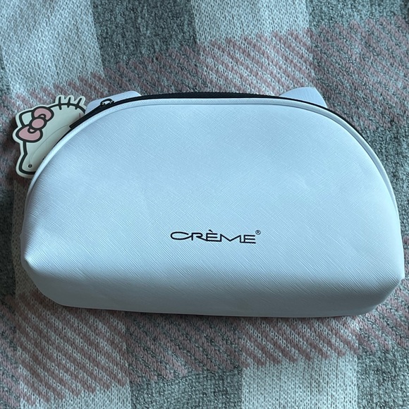NWT Hello Kitty Makeup Bag - Picture 4 of 6